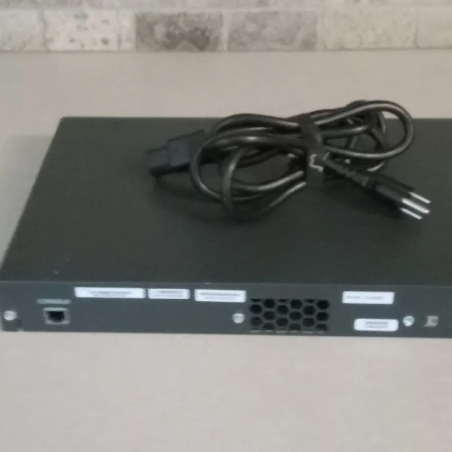 Маршрутизатор Cisco Catalyst 2900 XL 24-Port 10/100 Ethernet Switch