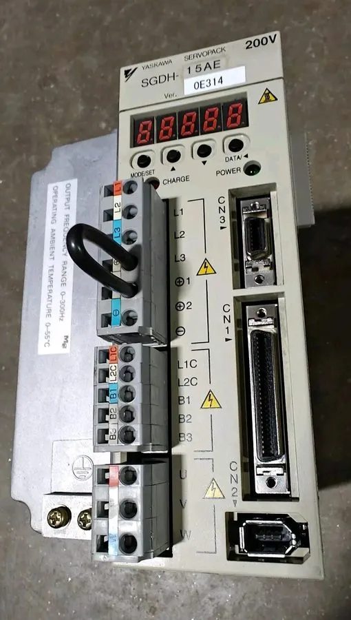 Сервопривод Yaskawa SERVOPACK SGDH-15AE Digital AC 3-Phase Servo Drive 200V 1.5k
