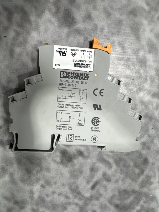 Реле PHOENIX CONTACT Relay NO.2961105 With 2900958 RIF-0-BPT/21 Socket 6A
