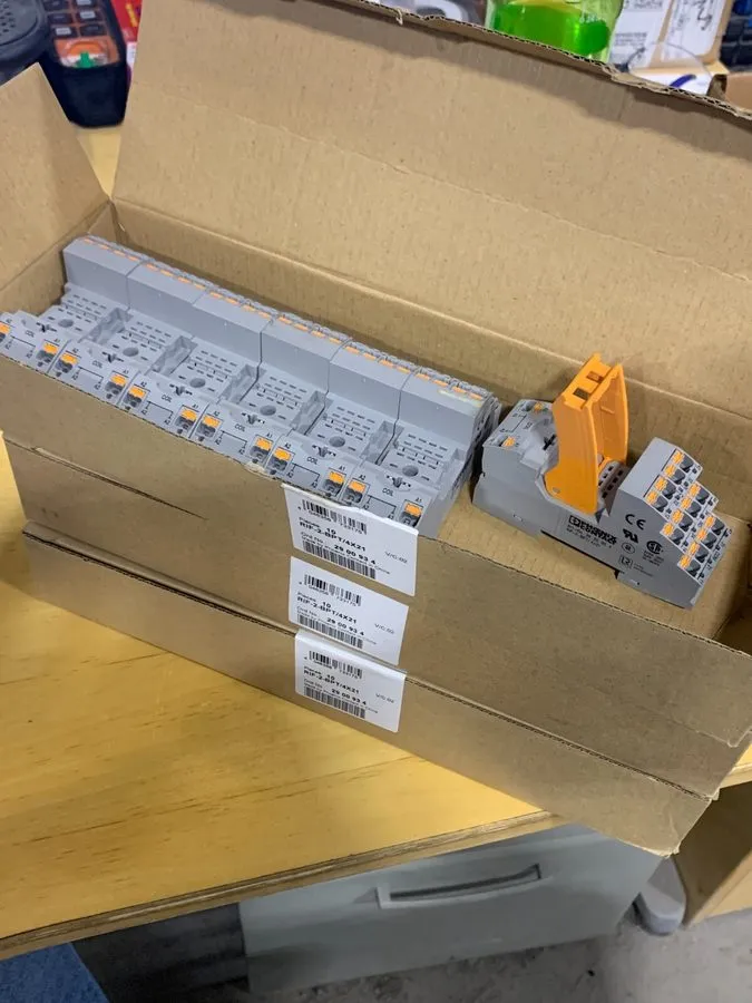 Колодка реле PHOENIX CONTACT relay socket RIF-2-BPT/4x21 2900934 + relay 2903660