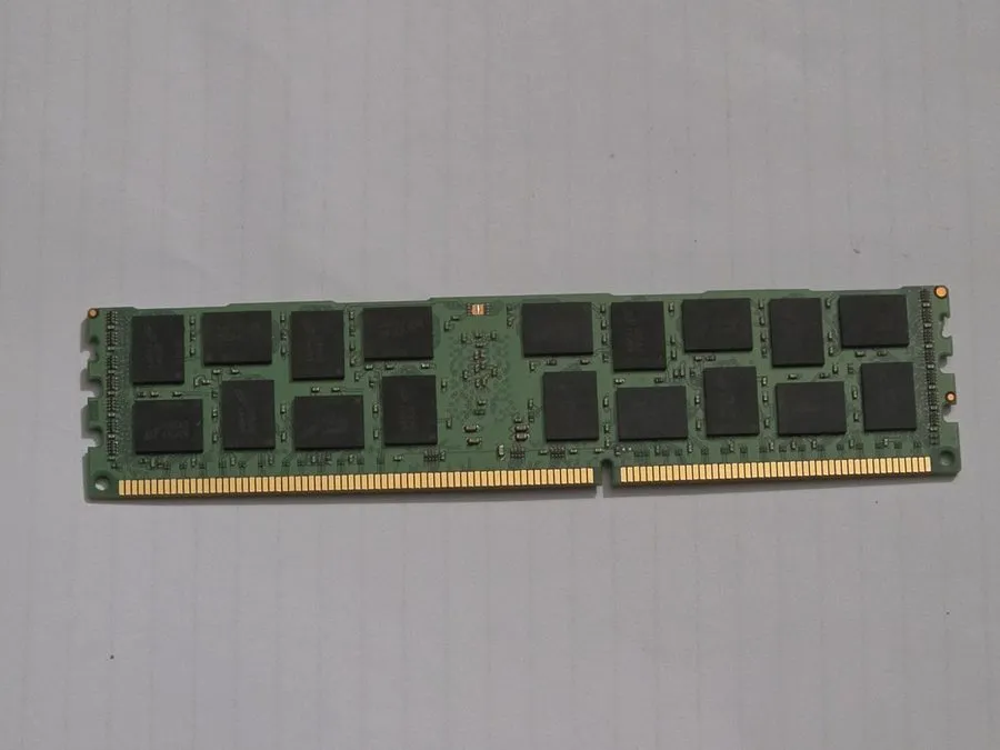 Модуль памяти Crucial 16GB 2Rx4 ECC Reg PC3L-12800R mt36ksf2g72pz-1g6n1 CT16G3ER — фото лота 1