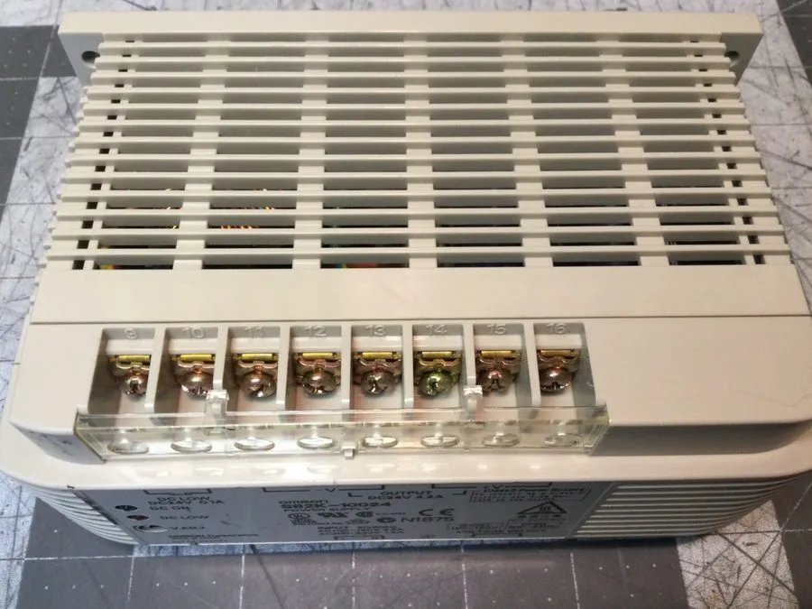 Блок питания Omron S82K S82K-10024 Switching Power Supply 24VDC 4.2A 100W DIN Ra