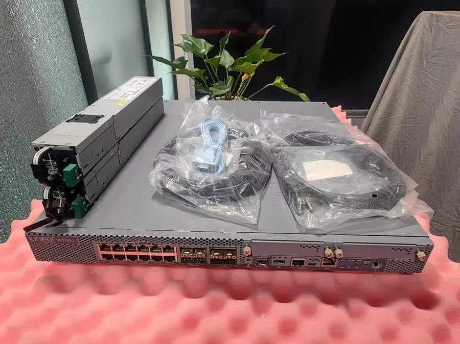 Межсетевой экран SRX1500-SYS-JE-AC Services Gateway 2x JPSU-400W-AC- -VAL