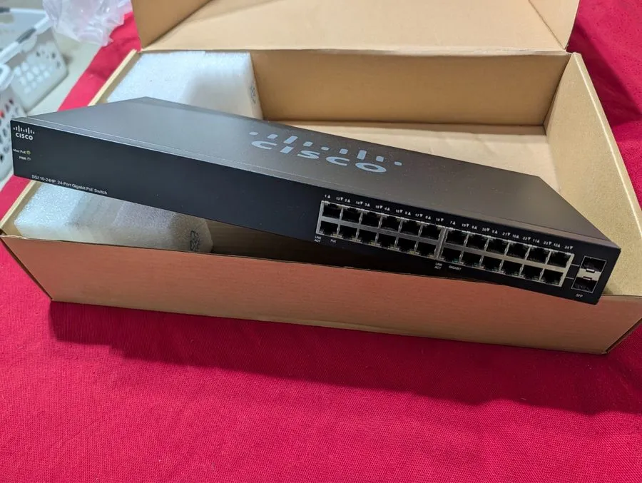 Коммутатор Cisco SG110-24HP 24-Port Gigabit PoE Unmanaged Switch 100W 2x SFP