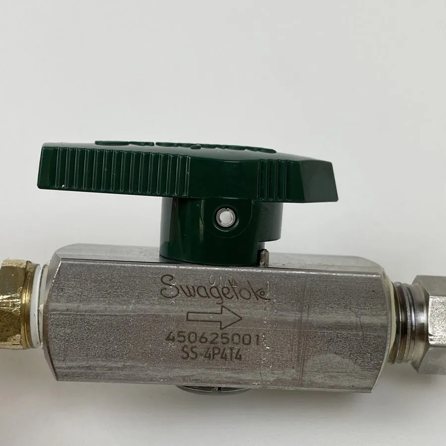 Клапан Nupro SS-4P4T4 Stainless Plug Valve 1/4 in NPT x 1/4 in Swagelok VCR