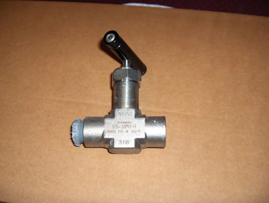 Клапан Swagelok SS-18RF8 stainless steel ball valve