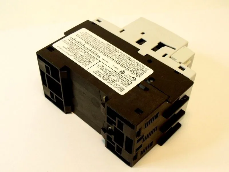 Автоматический выключатель 3RV1021-1EA10 Motor Protection Circuit Breaker 2.8-4A — фото лота 2