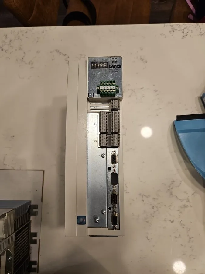 Сервопривод LENZE EMB9352-E SERVO DRIVE T234506