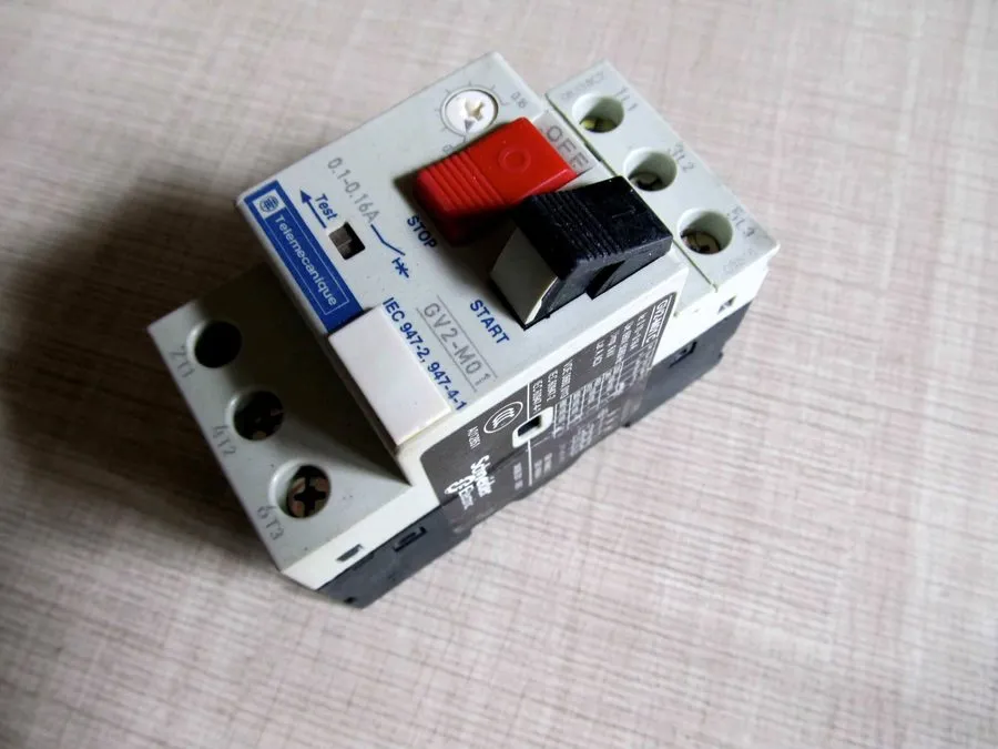 Автоматический выключатель GV2-M01C 0.1-0.16A motor protection circuit breaker