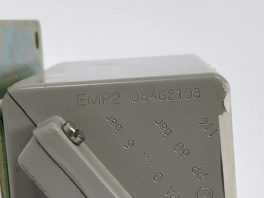 Датчик давления Danfoss 084G2108 EMP2 Pressure Transmitter 0-6BAR, 4-20mA — фото лота 2