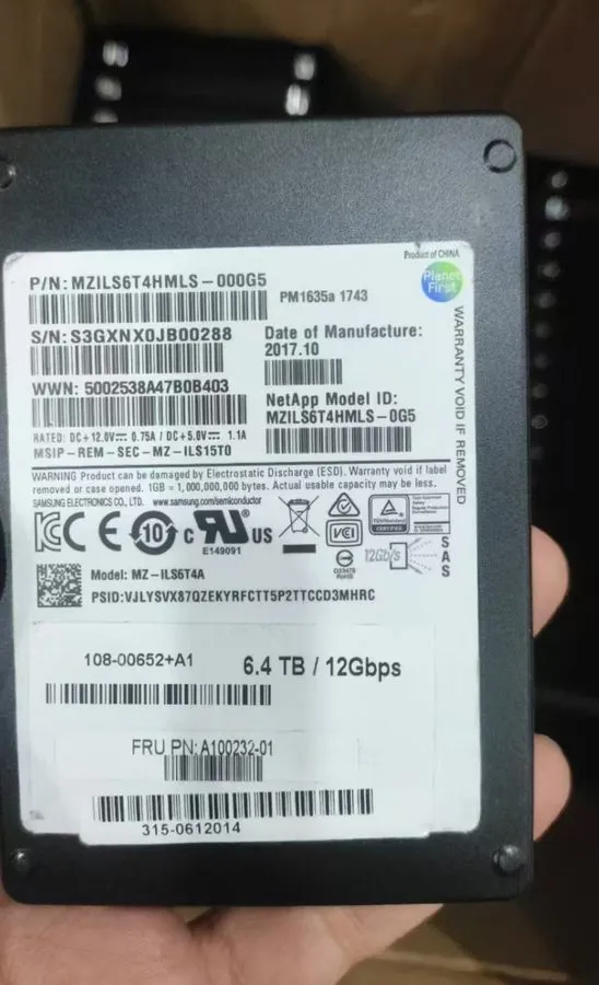 SSD-накопитель Samsung PM1635a 6.4TB SSD 2.5" SAS 12Gbps SSD MZ-ILS6T4A MZILS6T4
