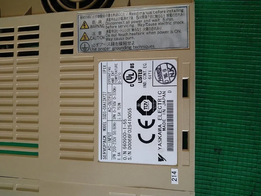 Сервопривод Yaskawa SGDS-08A12AY27 Servopack Drive 3PH 0-230V 5.5A 750W — фото лота 2