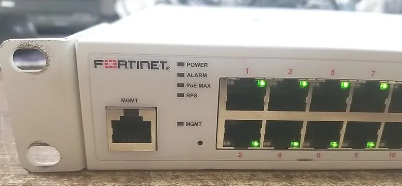 Коммутатор Fortinet FS-248E-FPOE FortiSwitch 48-Port PoE Gigabit Switch — фото лота 2