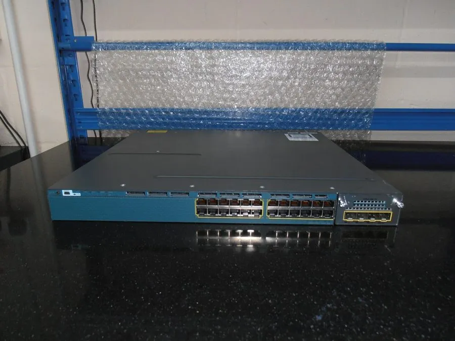 Коммутатор WS-C3560X-24P-L V02 Cisco 3560X 24 Port 1GigE PoE+ Switch W/ 1x C3KX-