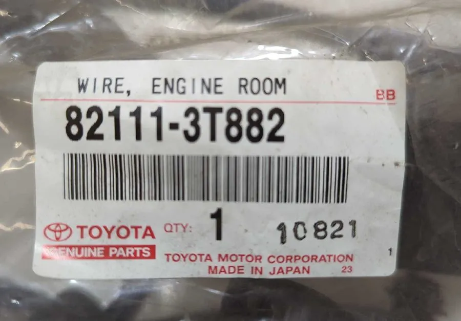 Жгут проводов Toyota Engine Bay Fuse Box Wiring Harness 2002-2004 Camry 82111-3T — фото лота 1