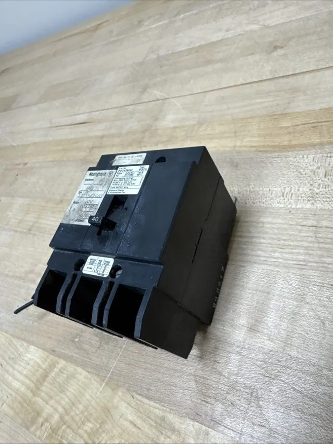 Автоматический выключатель BQCH3B040 Siemens 40A 480V 3P Bolt-In Circuit Breaker