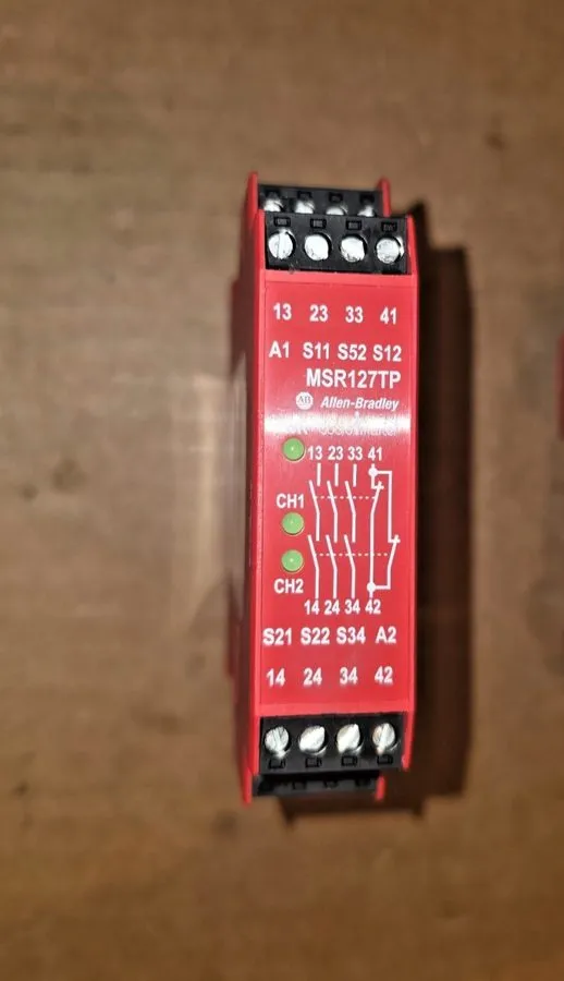 Реле безопасности Allen Bradley 440R-N23131 GuardMaster MSR127TP Safety Relay