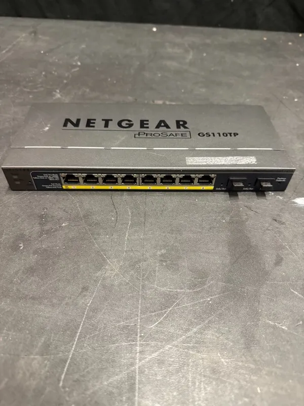 Коммутатор NETGEAR GS110TPv3 8 Port Gigabit PoE+ Ethernet Smart Switch 2 SFP GS1