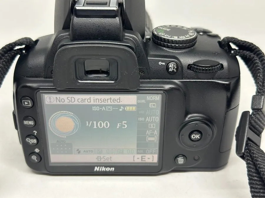 Объектив Nikon D3000 10.2MP DSLR Camera w/ AF-S Nikkor ED 55-200mm 4-5.6G Lens