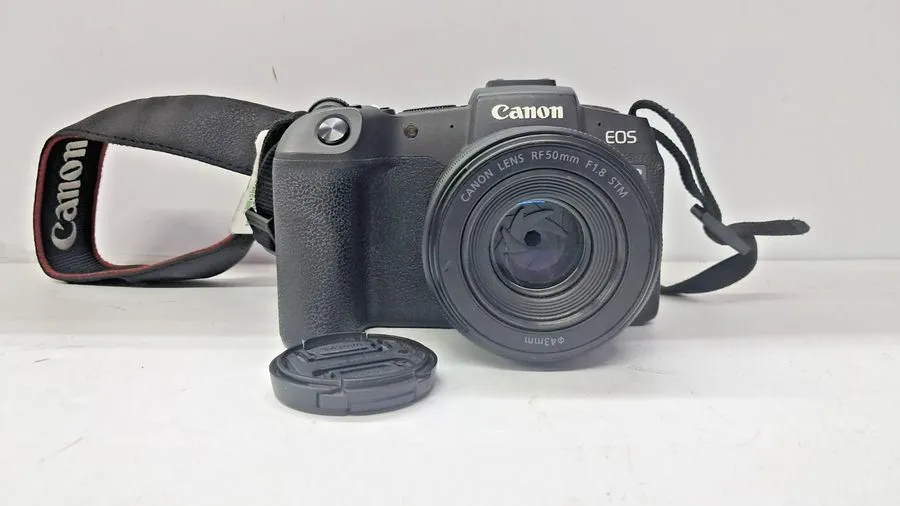 Фотокамера Canon EOS R10 Mirrorless Camera with RF50mm F1.8 STM Lens