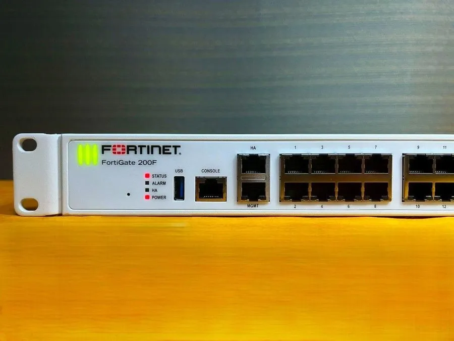Межсетевой экран Fortinet FortiGate 200F FG-200F Firewall Appliance 1U Rackmount