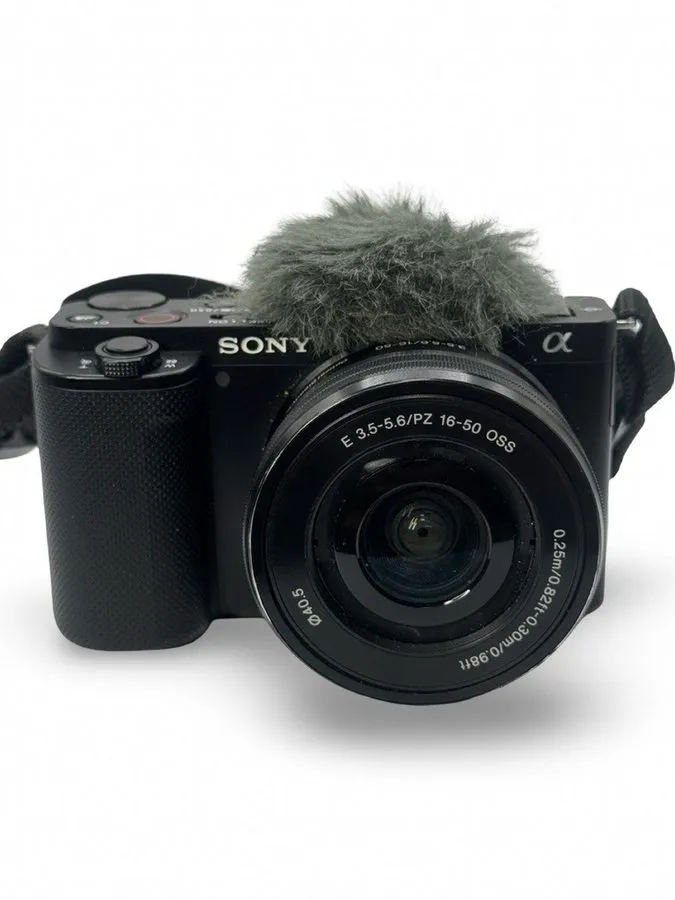Объектив Sony Alpha ZV-E10 24.2MP Mirrorless Camera w/ Sigma 16mm Lens