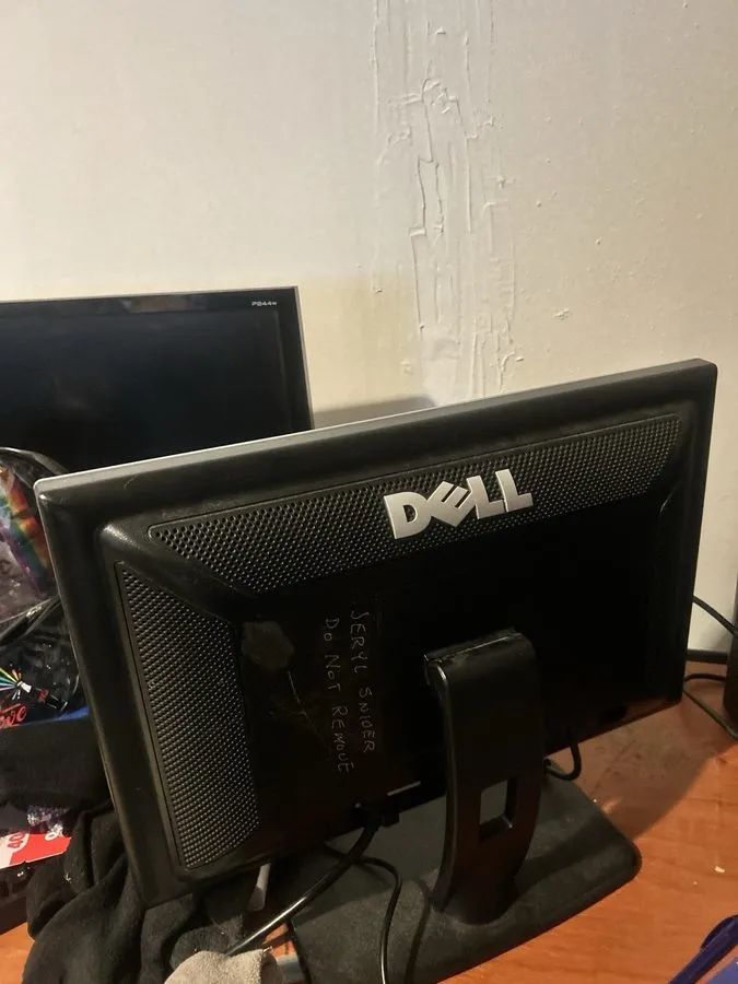 Монитор Dell UltraSharp 1907FP 19in LCD Monitor 1280x1024 5:4 VGA DVI-D Black