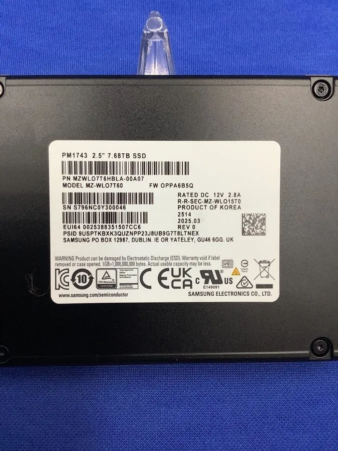 Сервер Samsung PM1743 (MZ-WLO7T60) 7.68TB 2.5in NVMe PCIe Internal Server SSD