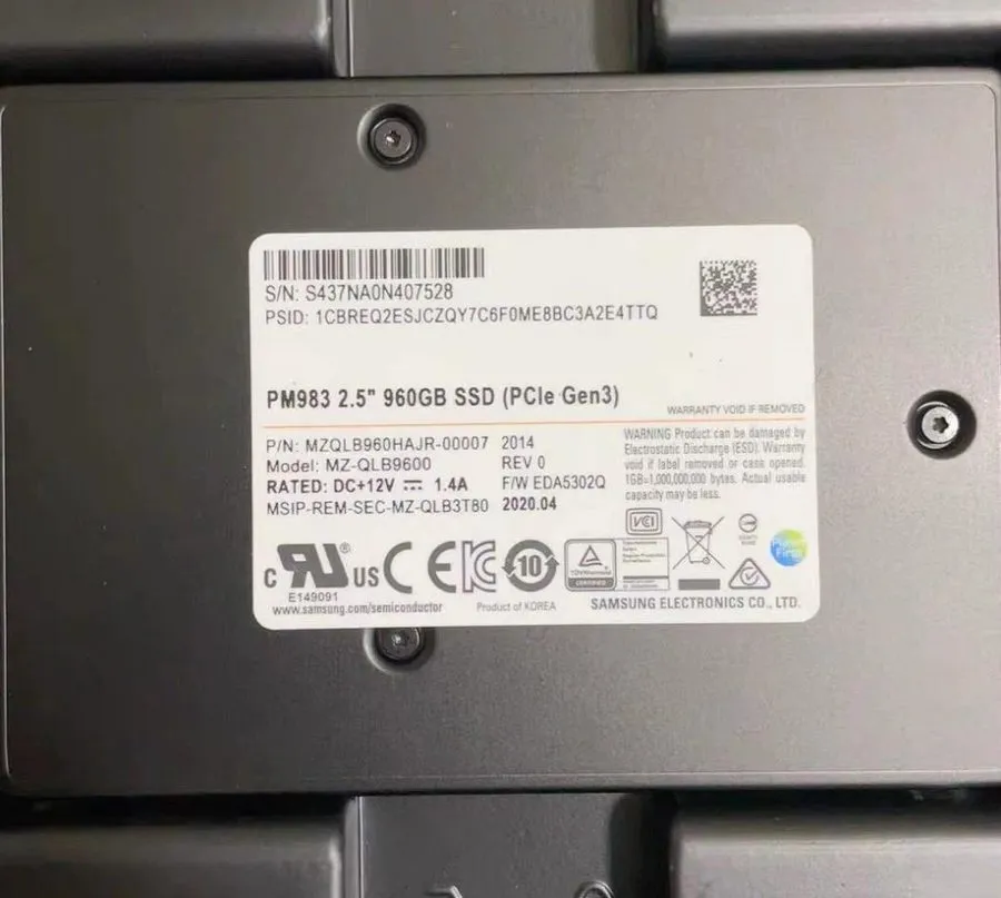 SSD-накопитель Samsung PM983 960GB MZ-QLB9600 MZQLB960HAJR-00007 PCIe Gen3 2.5" 