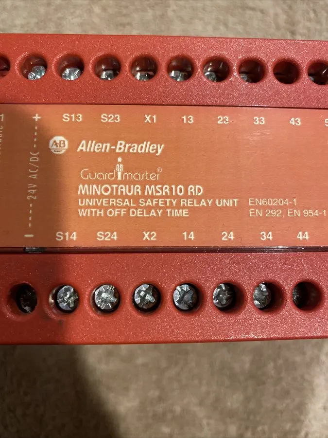 Реле безопасности Allen Bradley MSR10 RD (440R-G23029) Lightly