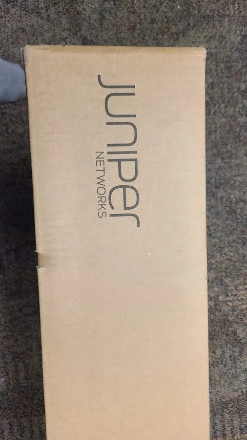 Коммутатор Juniper QFX5100-24Q-AFO 24 Port QSFP 40G Front to Back Airflow Networ