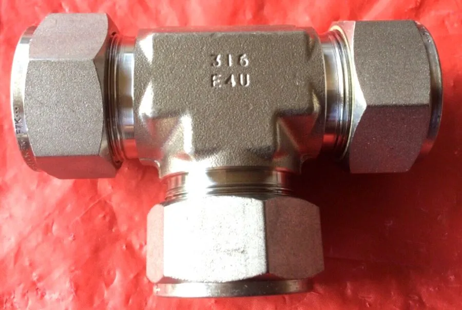 Фитинг Swagelok 316 Stainless Steel Tube Tee Fitting 1" w/Nuts SS-1610-3