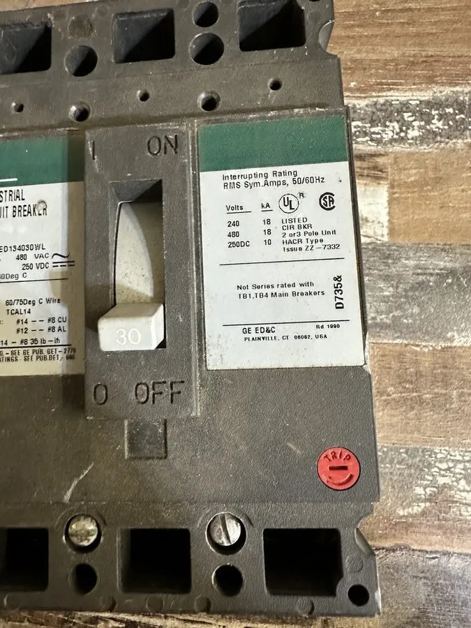 Автоматический выключатель TED134030WL GE CIRCUIT BREAKER MOLDED CASE 3P 3PH 30A — фото лота 2