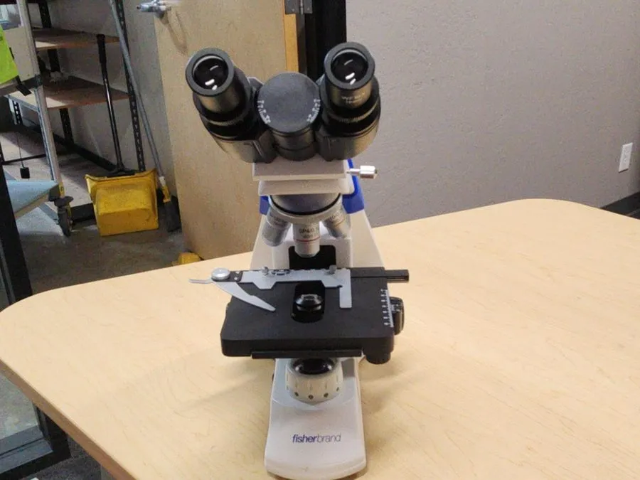 Микроскоп Leica Microsystems DM750 Binocular Microscope — фото лота 1