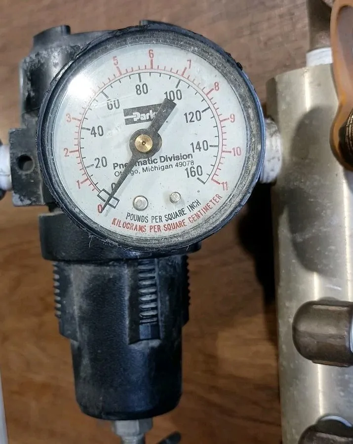 Регулятор давления Parker 06R213AA Compressed Air Pneumatic Regulator 250PSIG 3/ — фото лота 1