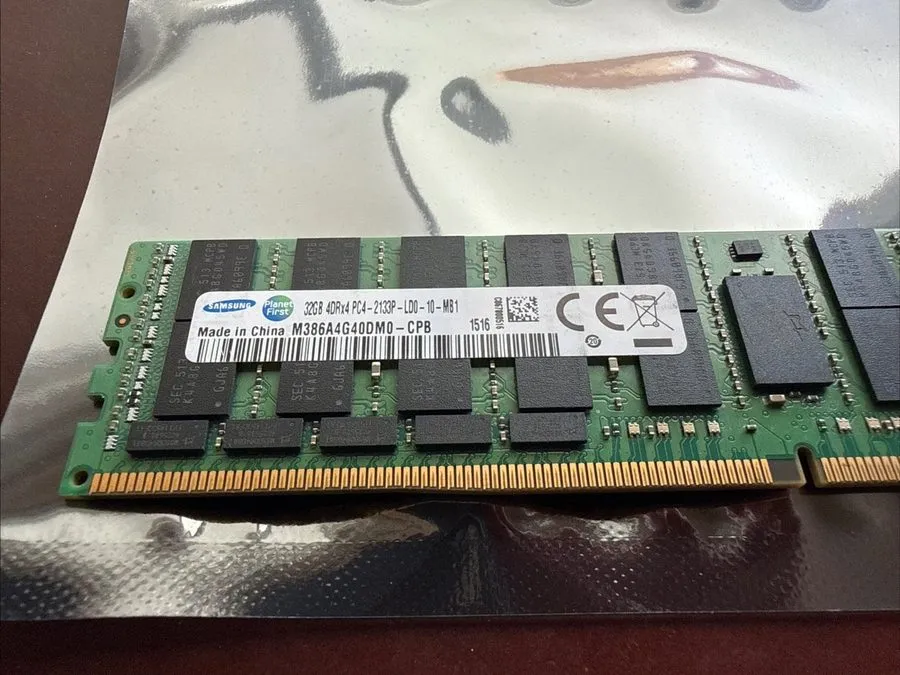 Модуль памяти Samsung 32GB DDR4 ECC 2133MHz PC4-2133P 4DRx4 LRDIMM M386A4G40DM0- — фото лота 1