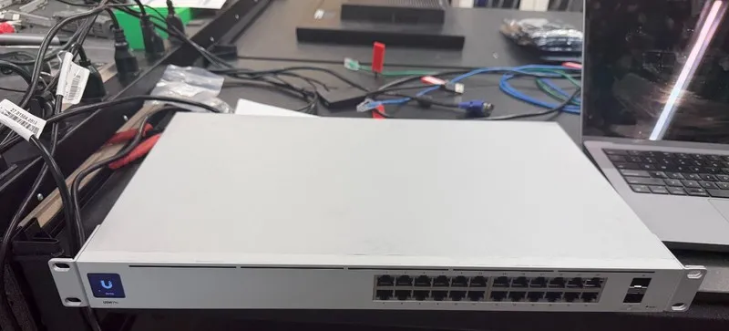 Коммутатор Ubiquiti UniFi USW-PRO-24 Layer3 Gigabit Switch 24 Port Non-PoE + 2x 