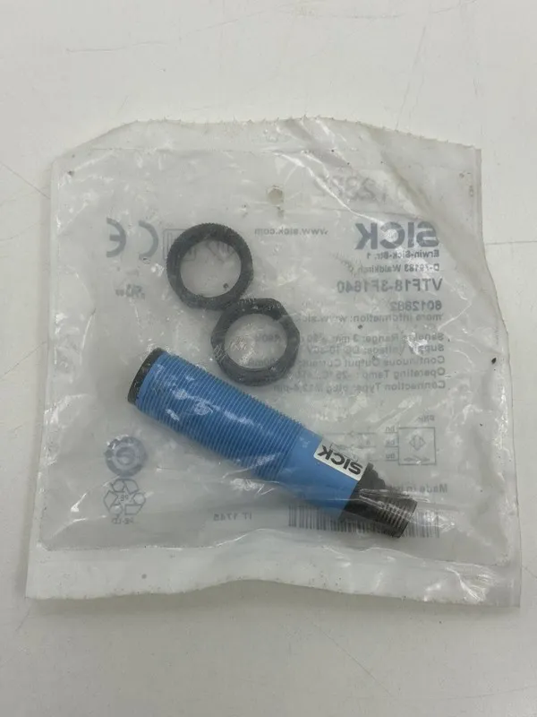 Датчик приближения SICK VTF18-3F1640 Photoelectric proximity sensor ,PNP