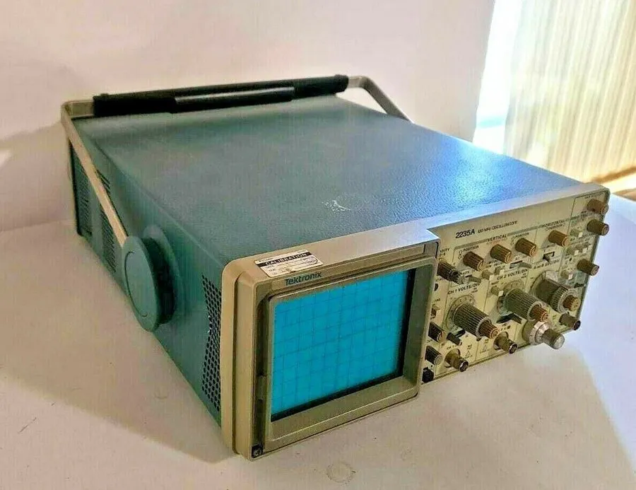 Осциллограф Tektronix 2235A 100 MHz Oscilloscope 2 CH Probes