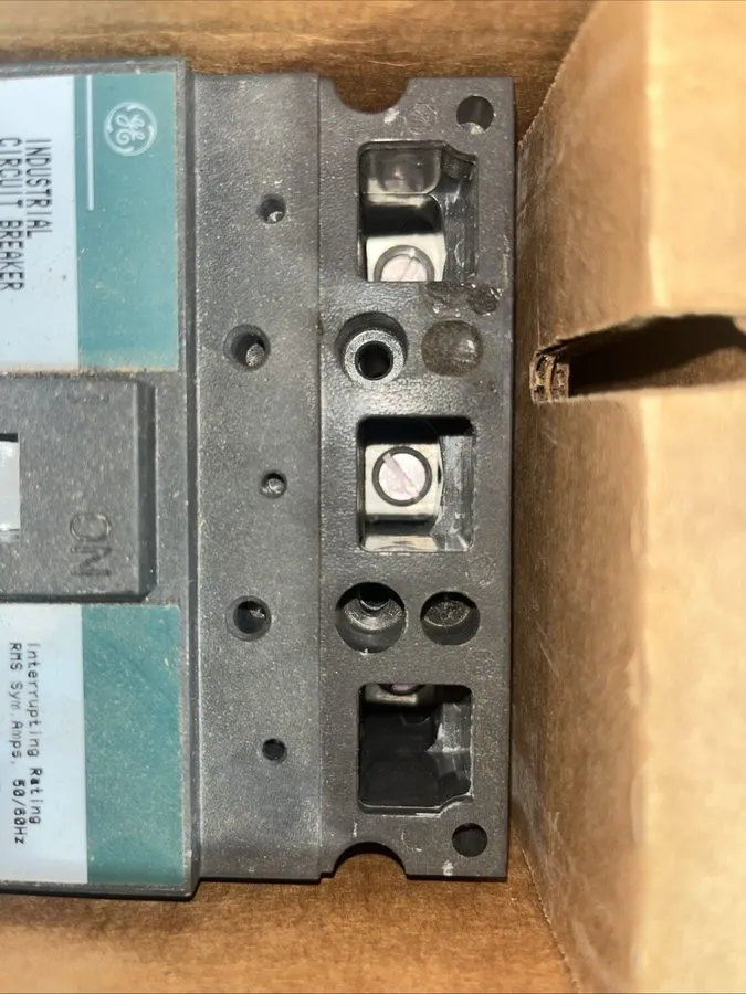 Автоматический выключатель GE Circuit Breaker TED134100WL 100A 3 Pole TED134100 
