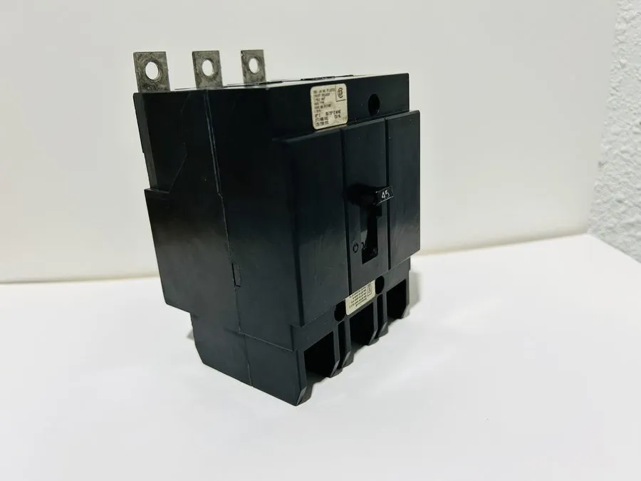 Автоматический выключатель Eaton GHB3045 45 Amp 277/480V 3 Pole GHB Bolt On Circ