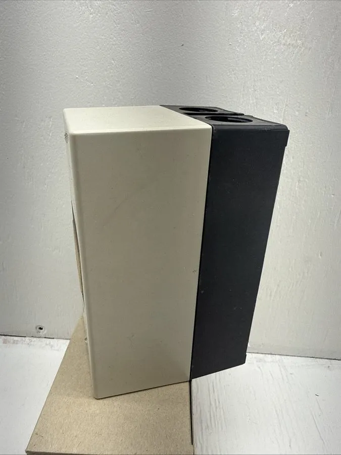 Автоматический выключатель GE SFS05M IP65 Moulded Enclosure — фото лота 1