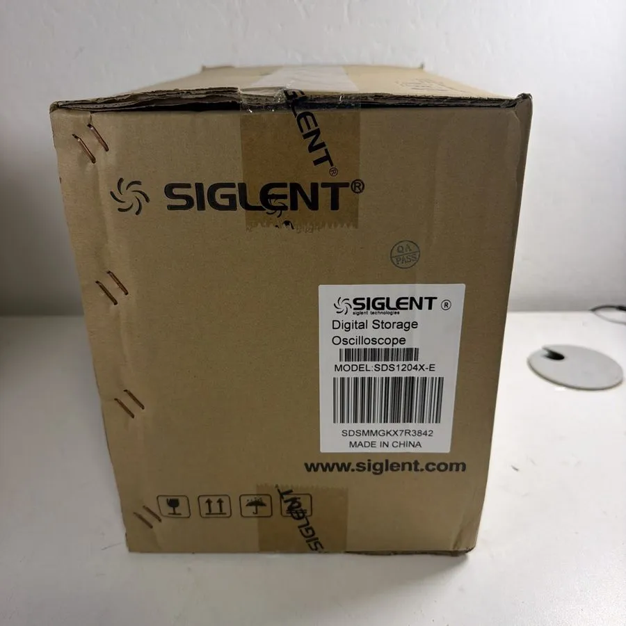 Осциллограф SIGLENT SDS1204X-E 4-CH 200MHz 1 GSa/s 14MB Super Phosphor Oscillosc — фото лота 1
