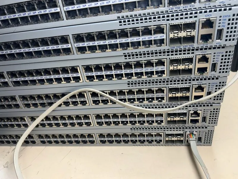 Коммутатор Arista DCS-7010T-48-R 48-Port 1G/10G Switch Rear to Front Airflow — фото лота 3