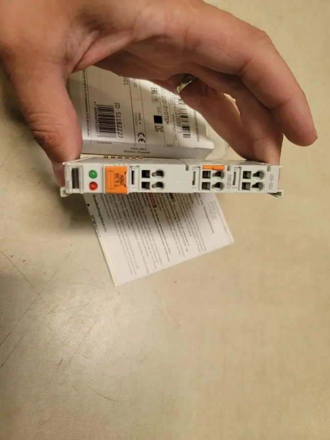 Модуль WAGO 750-601 I/O System 750 Supply Module w/ Fuse 24V DC 6.3A DIN Rail