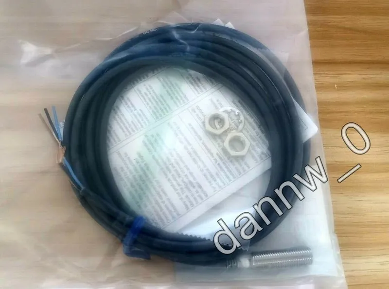 Датчик приближения OMRON E2E-X1R5F1 PROXIMITY SENSOR M8 PNP PLC