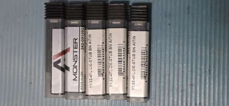 Режущий инструмент Monster 11/32" Solid Carbide Square End Mill 4FL Double End S — фото лота 1
