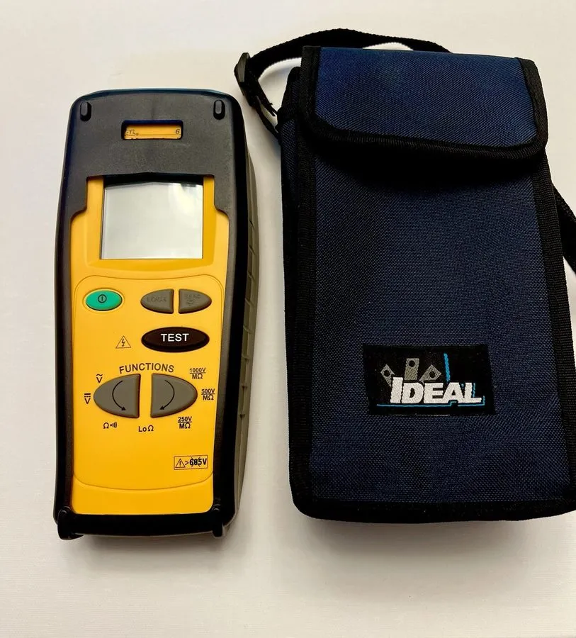Тестер Ideal 61-795 Insulation Tester / Megohm Meter plus Voltage Meter