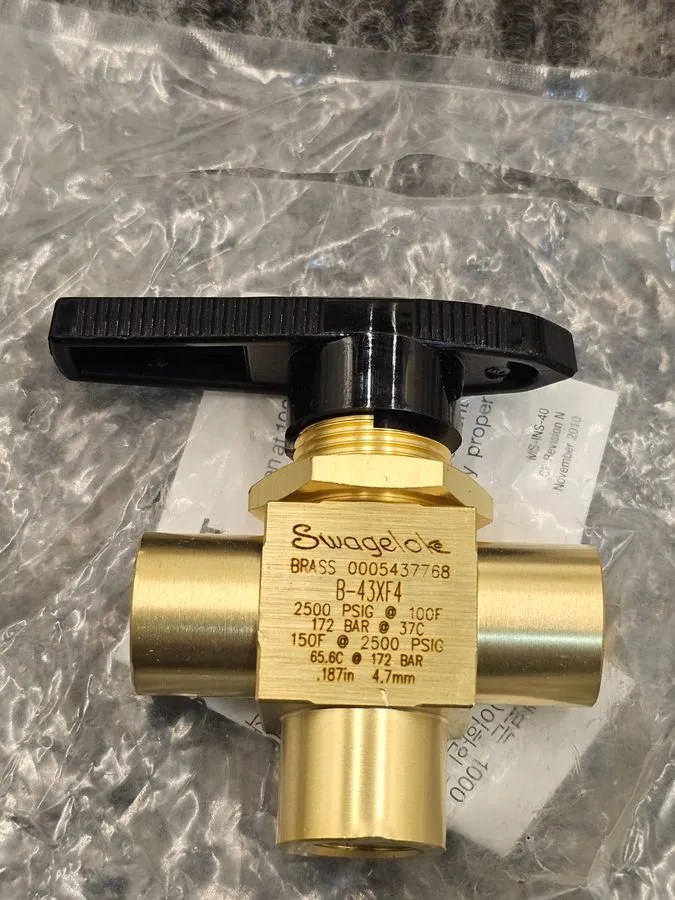Клапан Swagelok B-43XF4 Brass 1-Piece 40 Series 3-Way Ball Valve FNSP