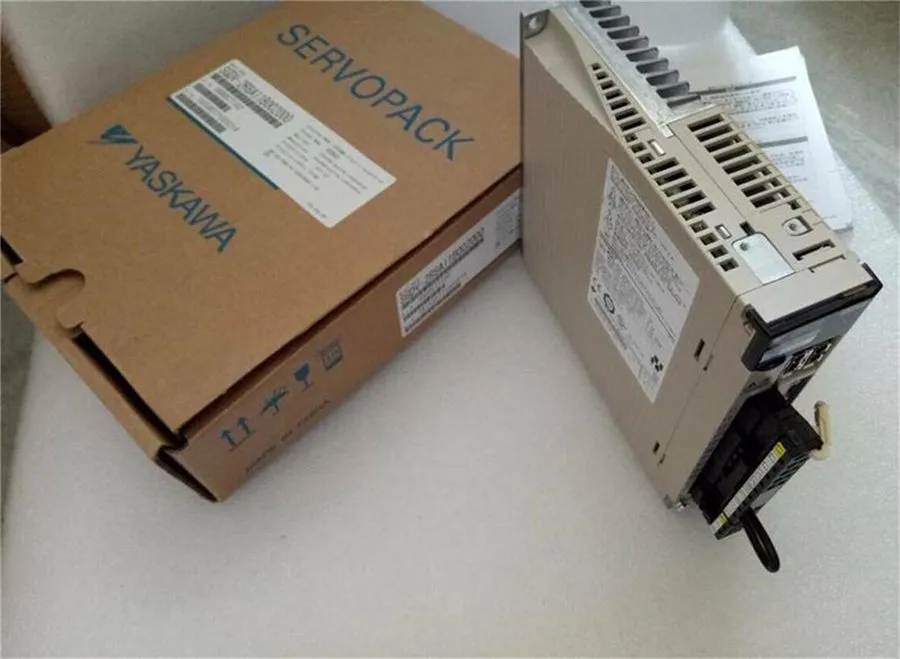 Сервопривод YASKAWA SGDV-R70F01A SERVOPACK